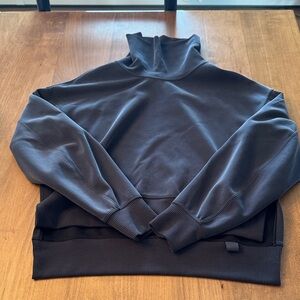 Women’s Lululemon sweatshirt